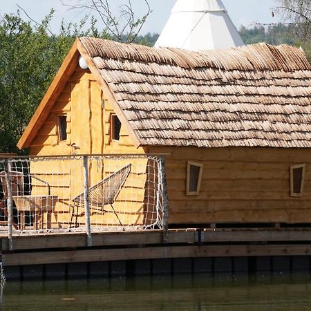 Les Cabanes Flottantes Givrauval Eksteriør bilde