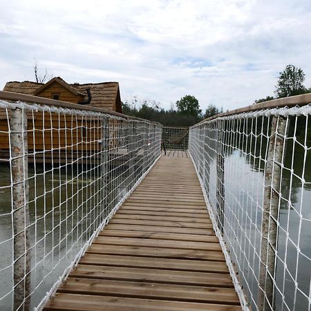 Les Cabanes Flottantes Givrauval Eksteriør bilde