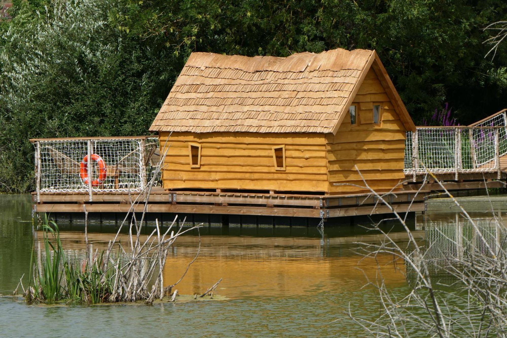 Les Cabanes Flottantes Givrauval Eksteriør bilde